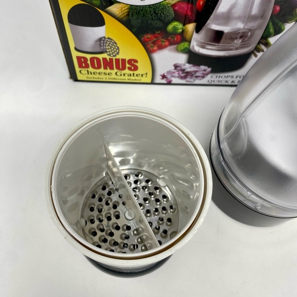 Speed Chopper with Bonus Cheese Grater - Picture 6 of 8